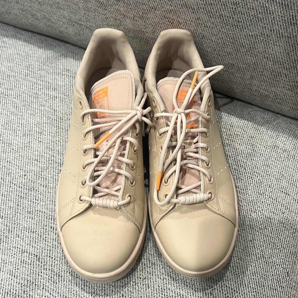 Stan Smith nude everyday sneakers size US 7.5/UK 6 adidas